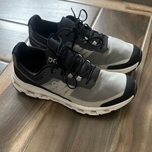 On Cloud Tennis shoes sz 9 1/5 women’s